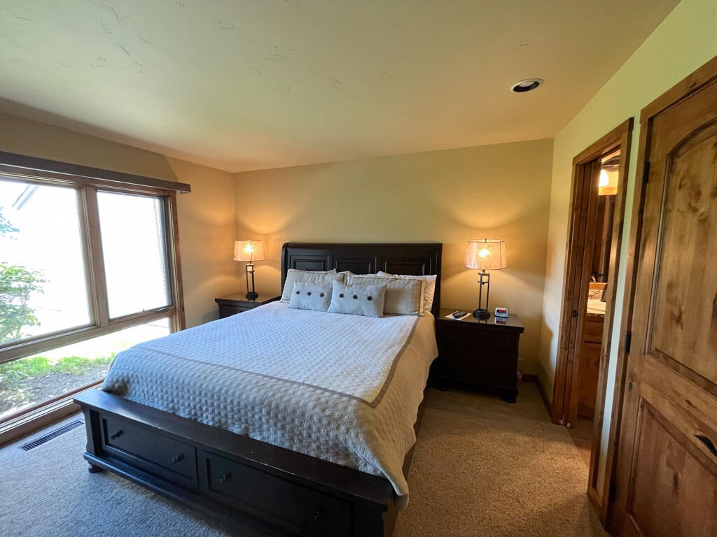 57232 Island Road, Unit 32 Sunriver, OR 97707 - Photo 16 of 26 Sunriver Meadow House 32-09