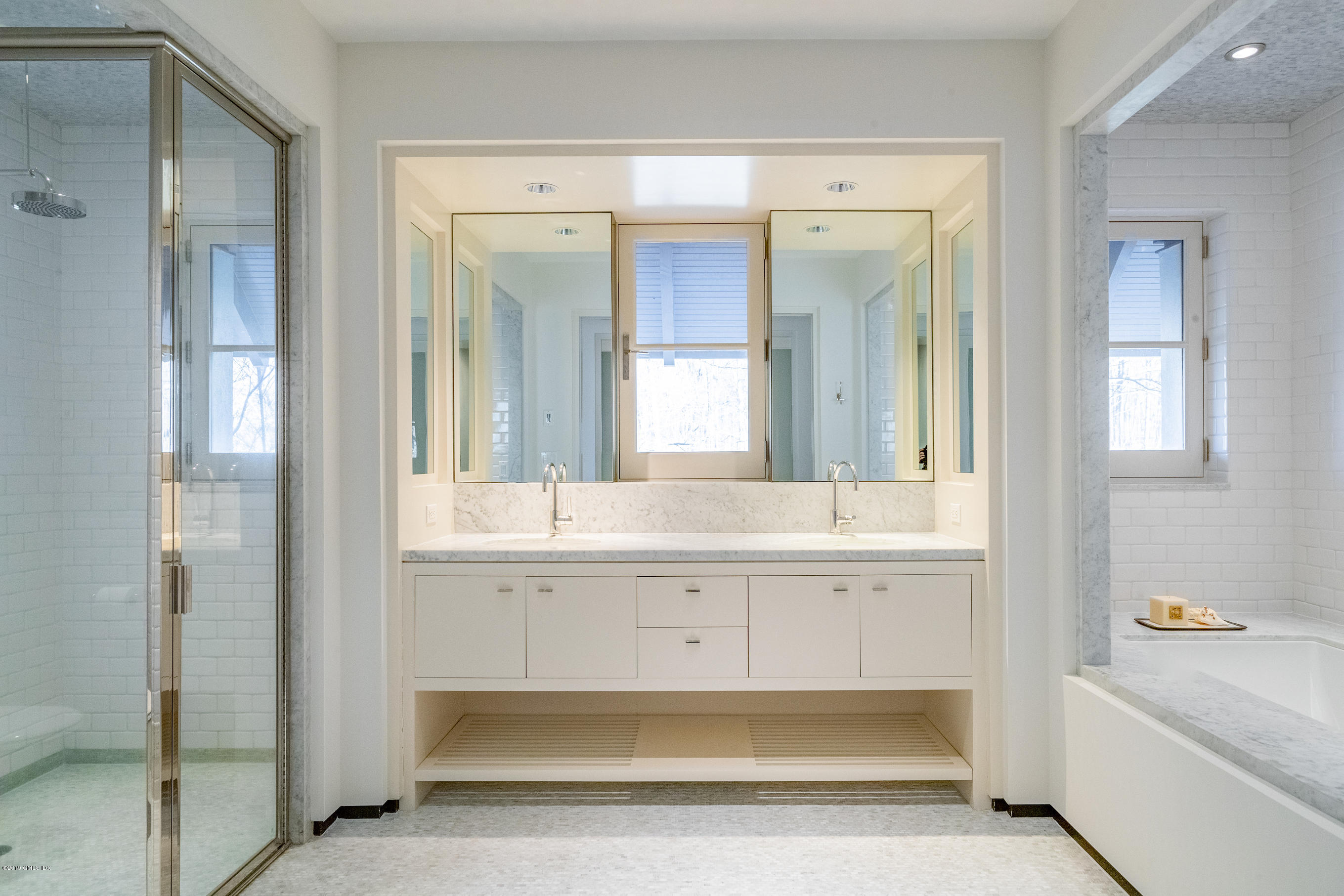 373 Riverbank Road Stamford, CT 06903 - Photo 29 of 35 a bathroom with a tub sink and mirror