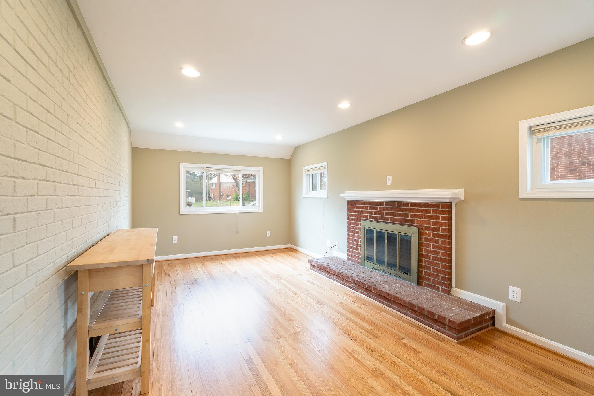 5929 Camberly Avenue Springfield, VA 22150 - Photo 2 of 36