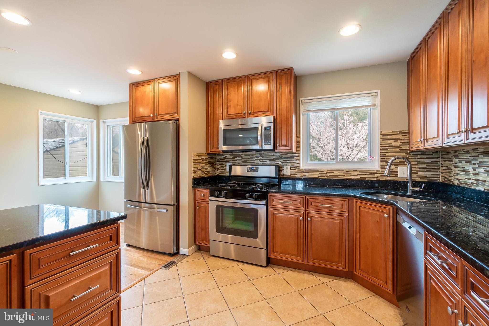 5929 Camberly Avenue Springfield, VA 22150 - Photo 6 of 36