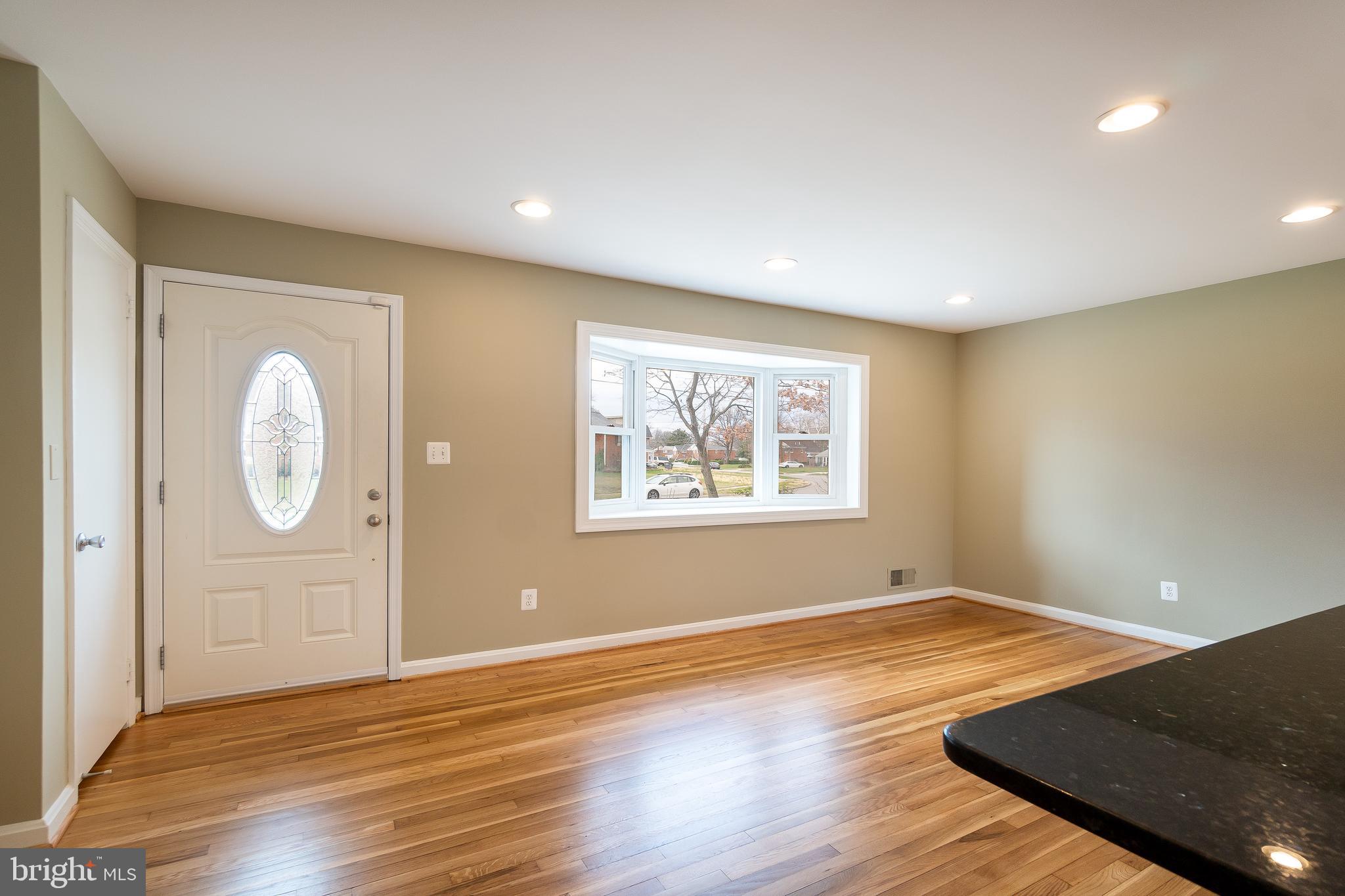 5929 Camberly Avenue Springfield, VA 22150 - Photo 9 of 36