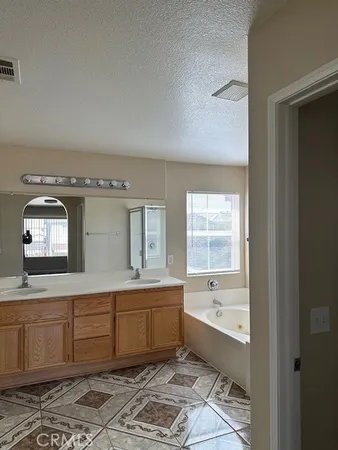 $2,600 | 12364 Freeport Drive, Victorville, CA 92392