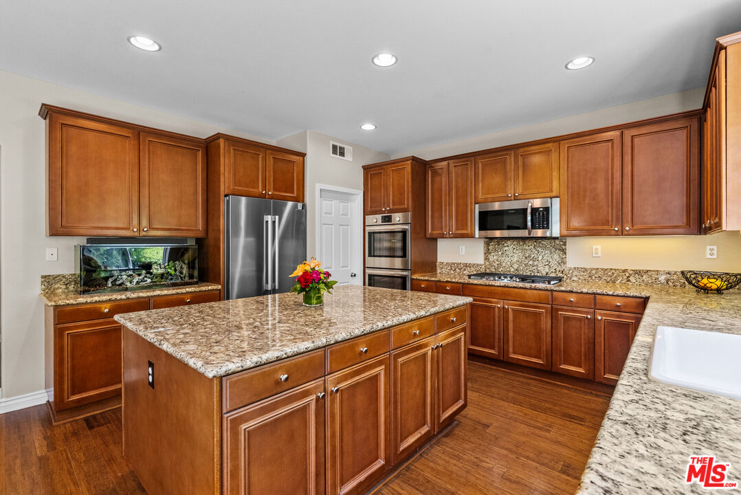 25618 Henley Way Stevenson Ranch, CA 91381 - Photo 20 of 47