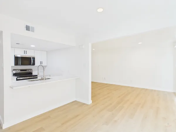 $1,150 | 2124 Burton Drive, Unit 105, Austin, TX 78741