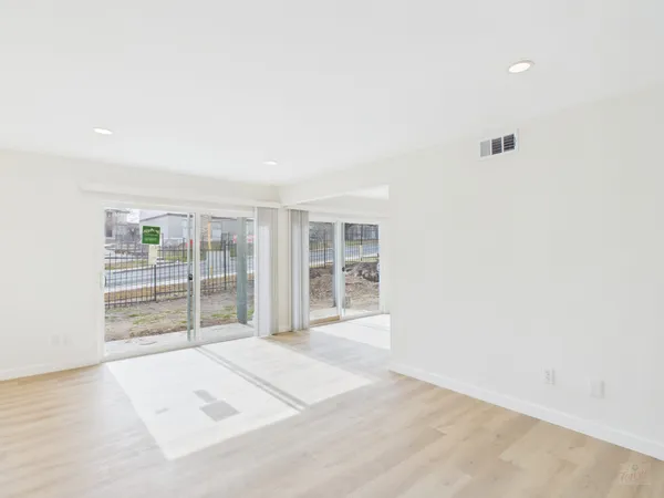 $1,150 | 2124 Burton Drive, Unit 105, Austin, TX 78741