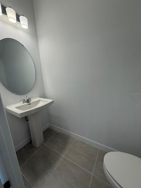 5040 Spangle Drive St. Cloud, FL 34769 - Photo 10 of 17 a bathroom with a sink toilet and a mirror