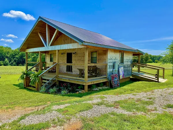$325,000 | 8 Lambs Ferry Road, Leoma, TN 38468