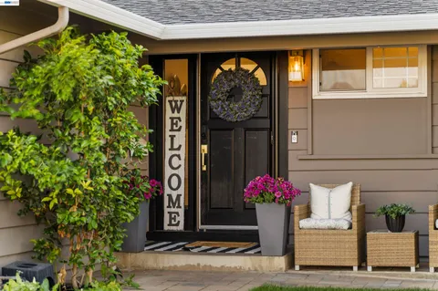 a view of outdoor space yard and porch