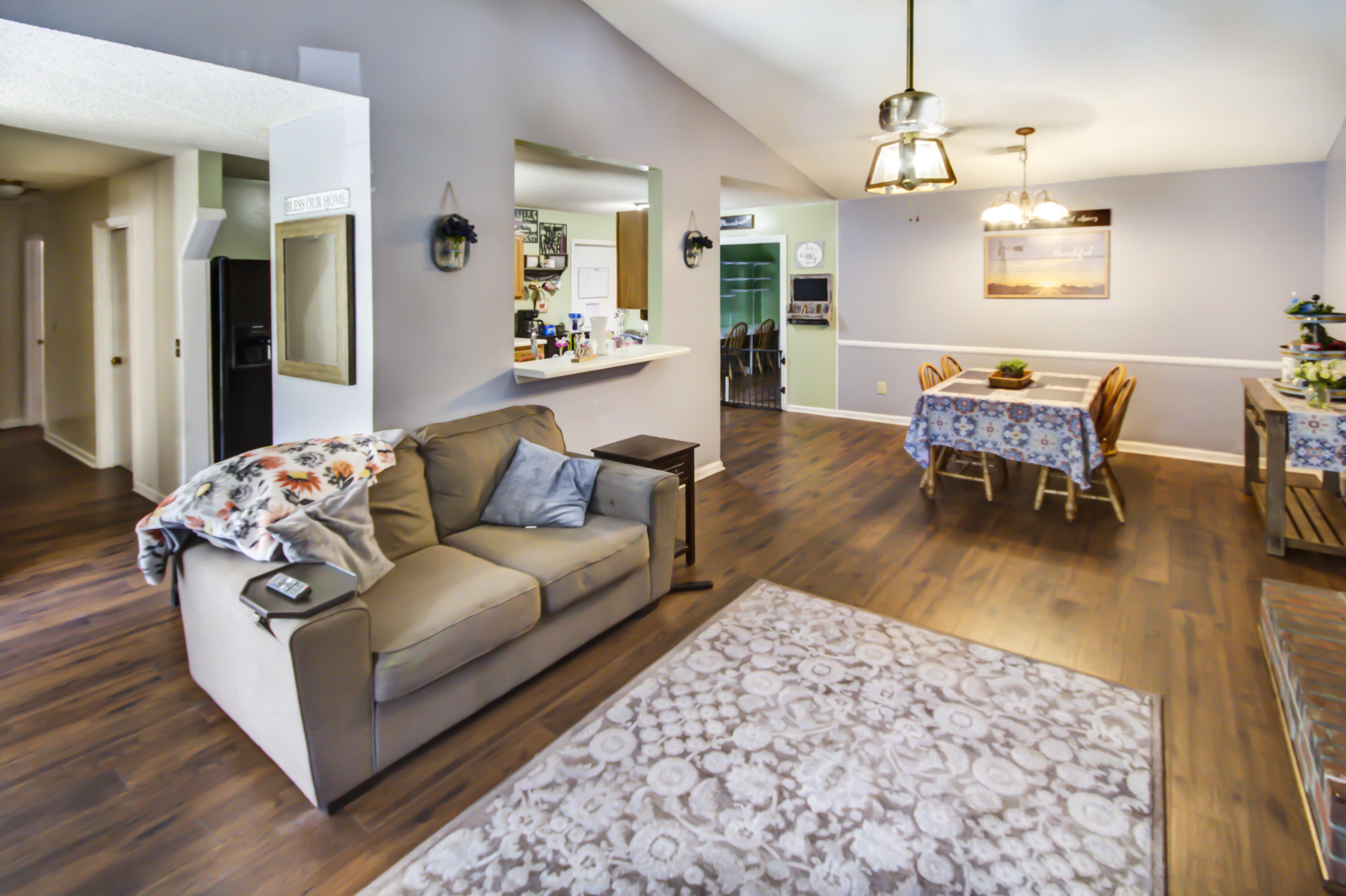 8111 Halifax Way Charleston, SC 29420 - Photo 5 of 23 Vaulted Ceilings in Family Room