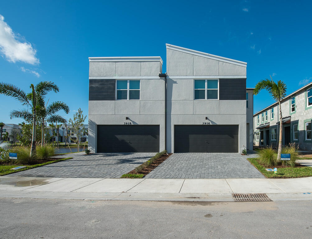 3918 Southeast Mentmore Lane Stuart, FL 34997 - Photo 4 of 33 3918 SE Mentmore Lane-5