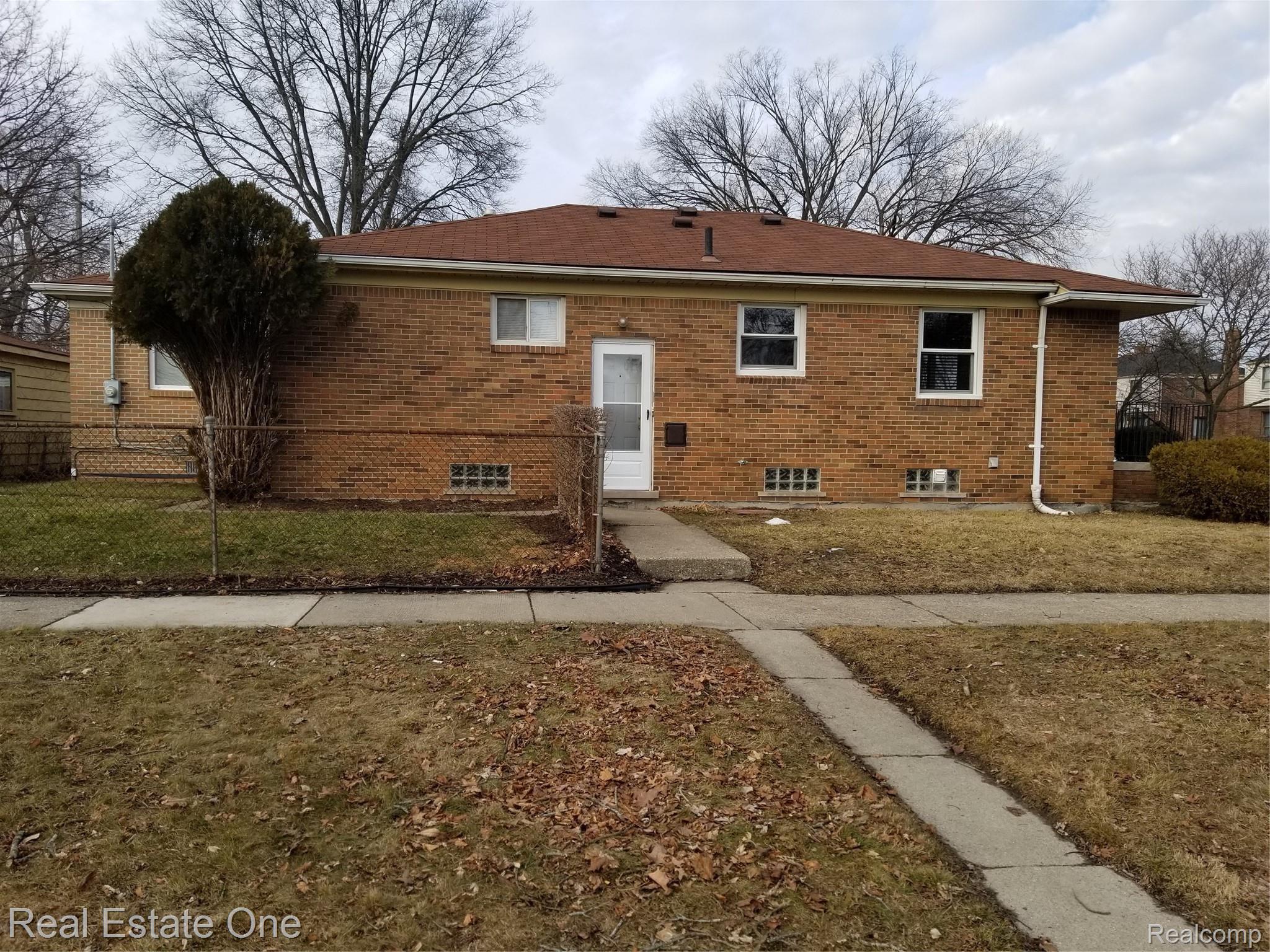 24601 Scotia Road Oak Park, MI 48237 - Photo 3 of 30 side.jpg