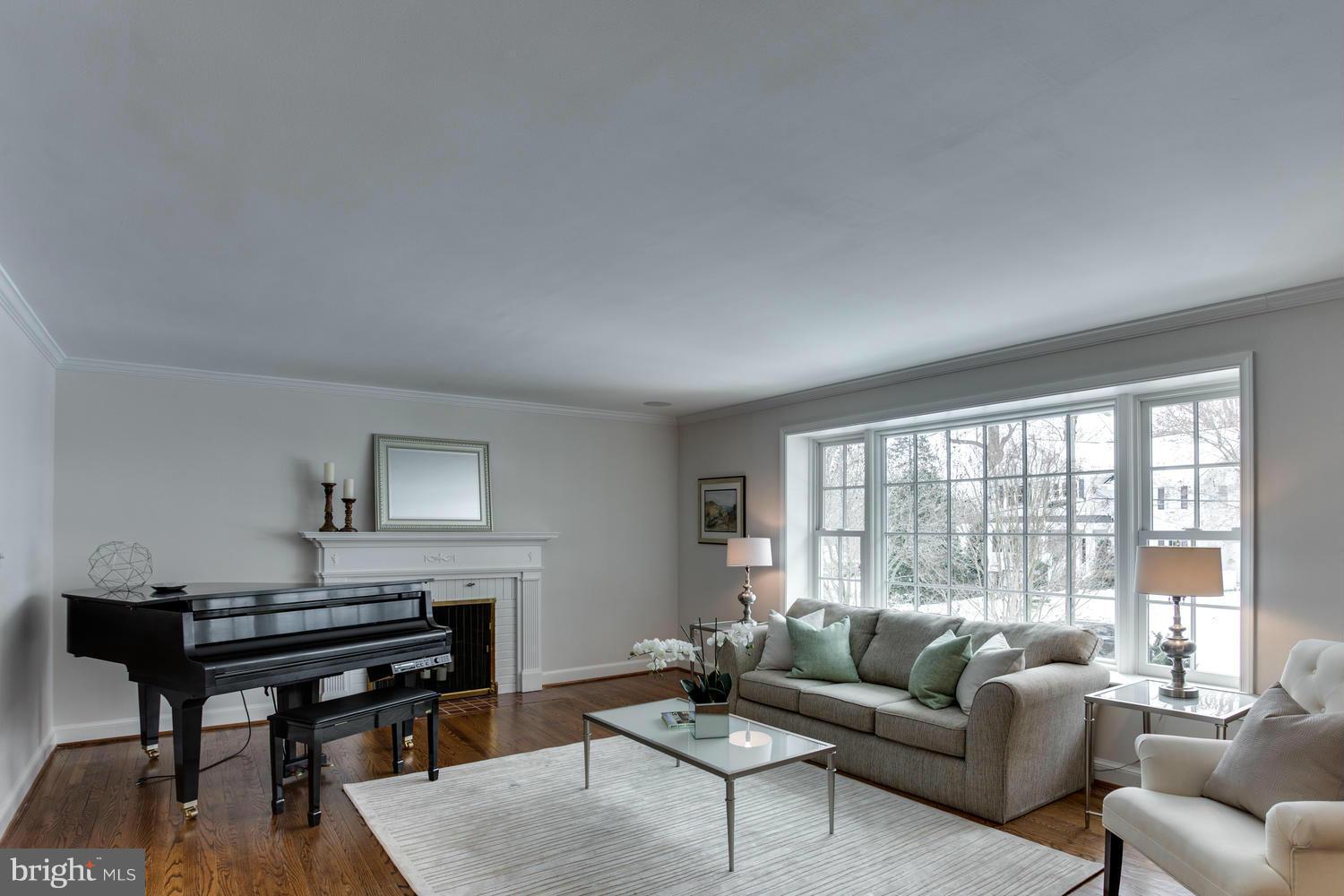 5611 Lamar Road Bethesda, MD 20816 - Photo 7 of 30 Living Room