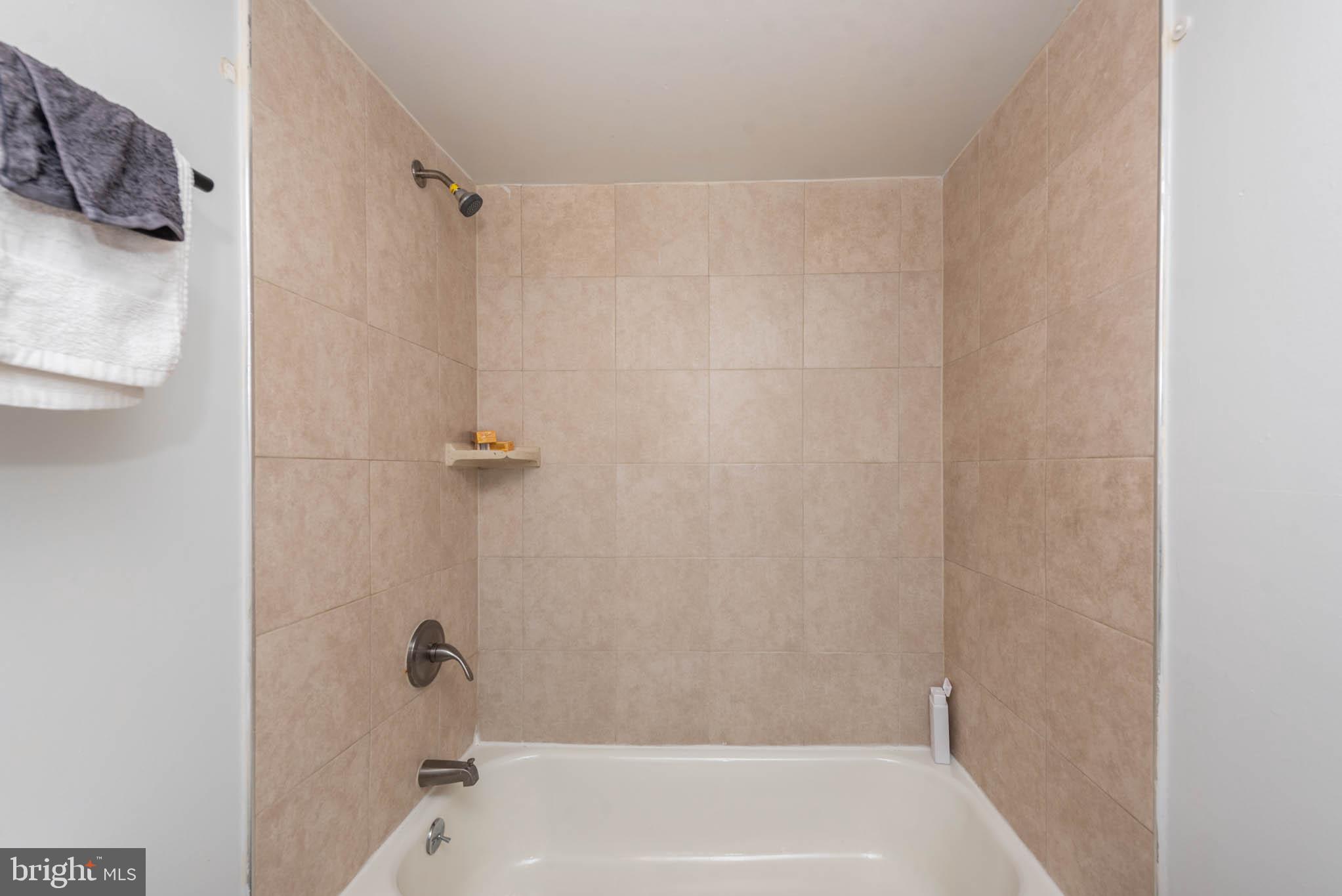 1911 West Baltimore Street Baltimore, MD 21223 - Photo 22 of 32 a bathroom with a shower and a bath tub