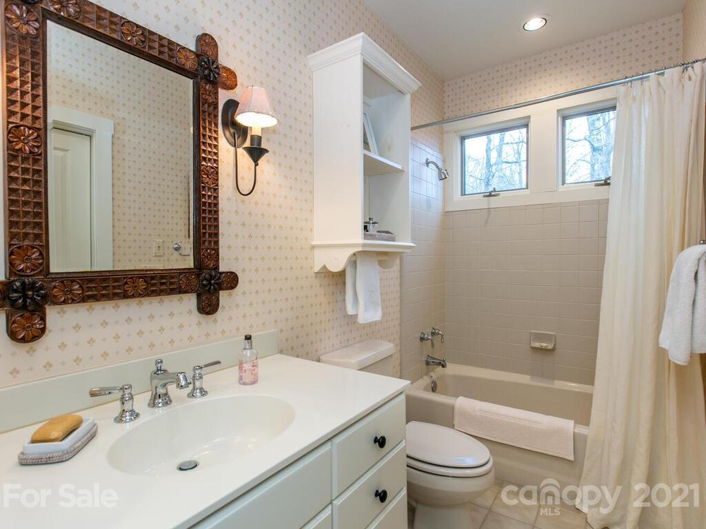 84 Summit Ridge Rd Lake, Unit 28 Lake Toxaway, NC 28747 - Photo 19 of 46 Gallery Image 19