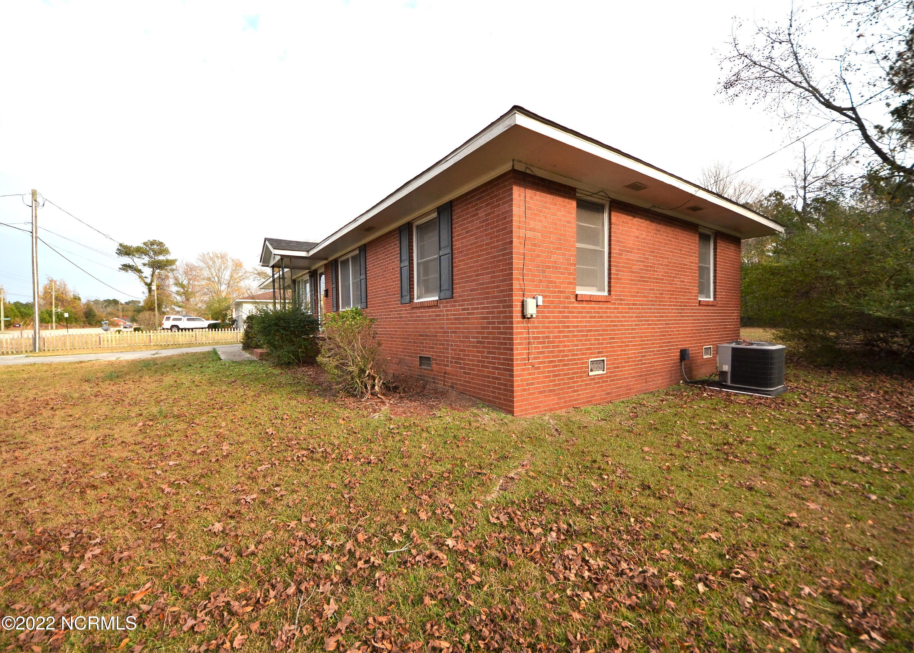 710 Country Club Road Jacksonville, NC 28546 - Photo 14 of 15 Side right of 710 Country Club