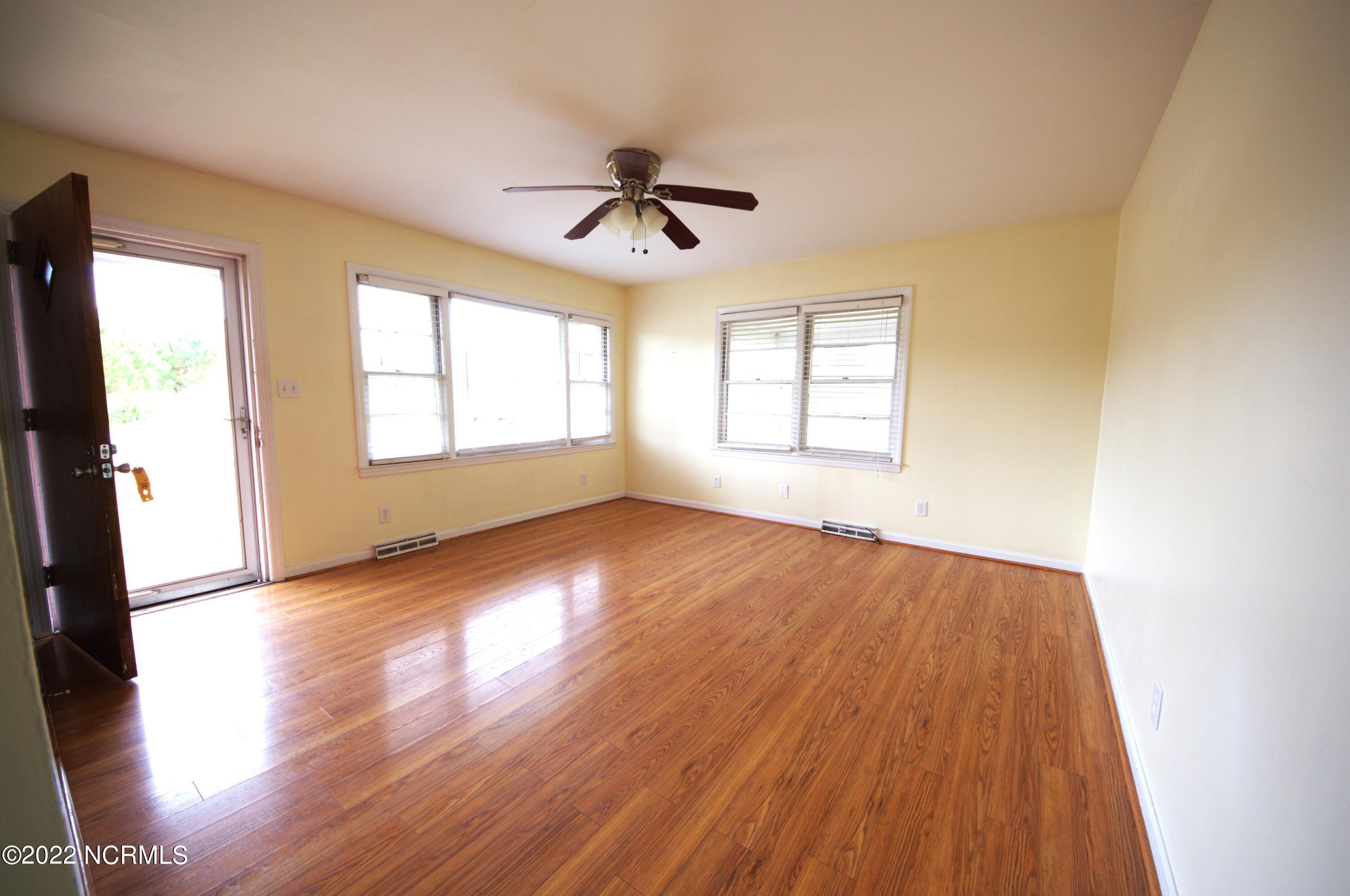 710 Country Club Road Jacksonville, NC 28546 - Photo 3 of 15 angle living 710