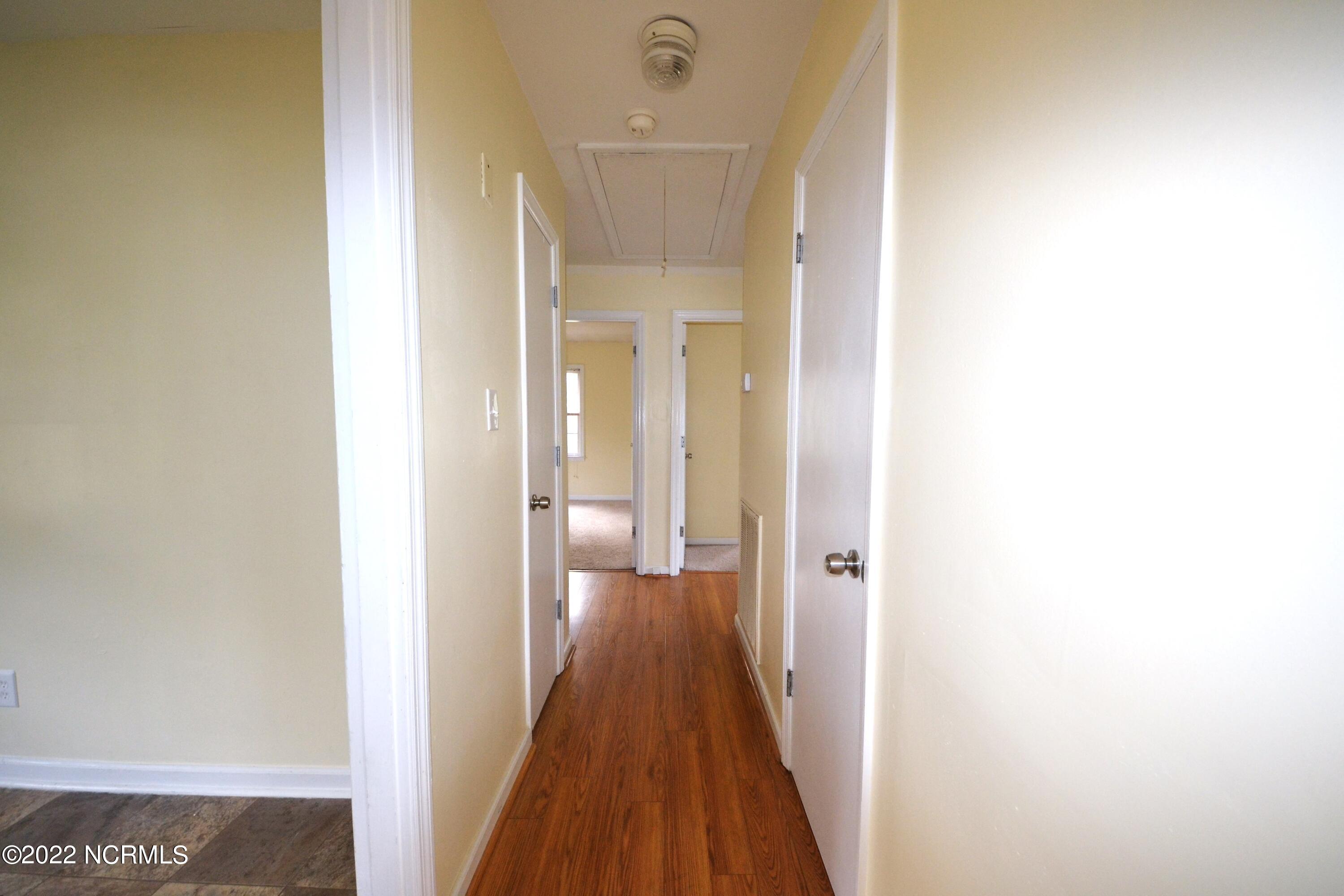 710 Country Club Road Jacksonville, NC 28546 - Photo 7 of 15 710 Hallway