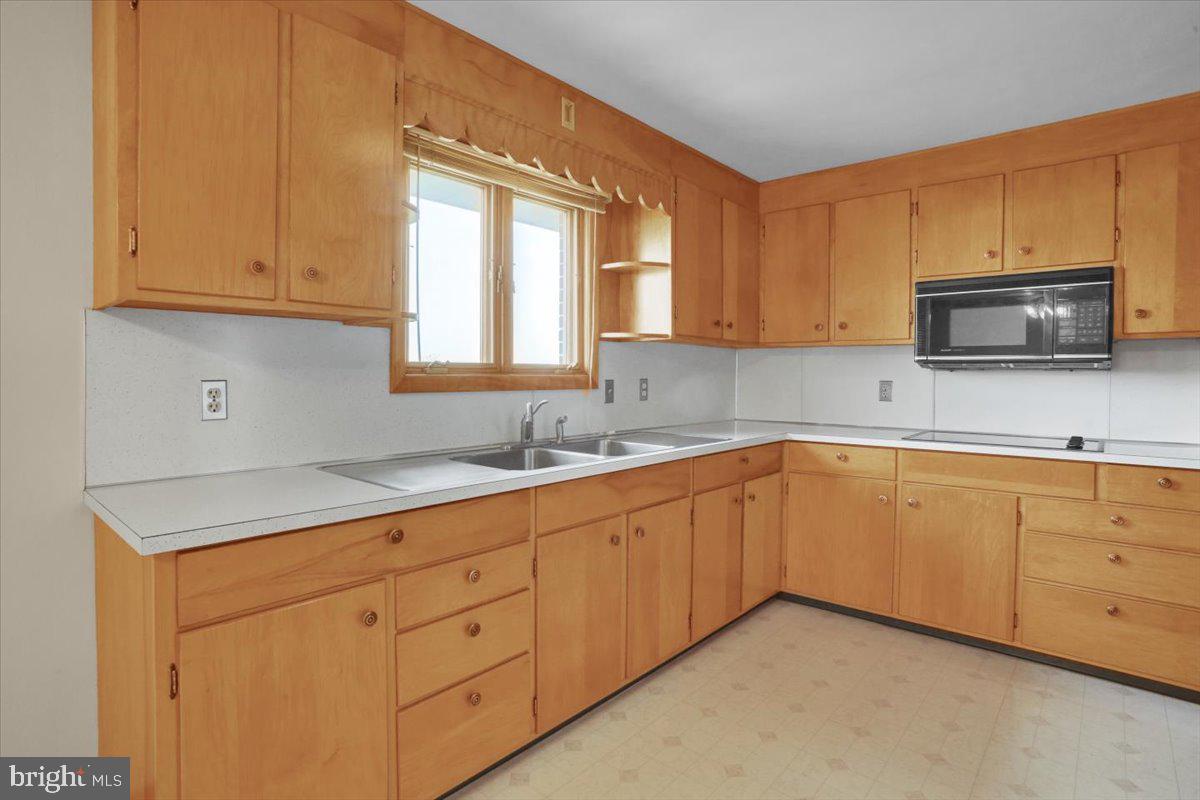131 Bell Road Palmyra, PA 17078 - Photo 9 of 39 Gallery Image 9