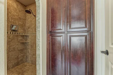 $895,000 | 82 East Crystal Canyon Circle, The Woodlands, TX 77389