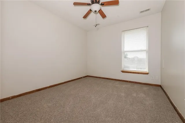 $1,945 | 809 East 15th Street, Kearney, MO 64060