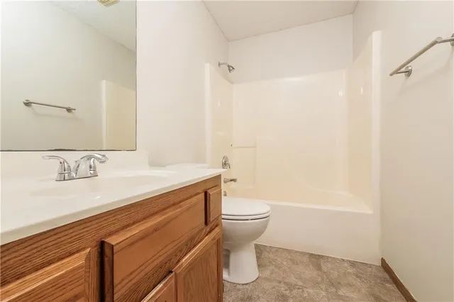 $1,945 | 809 East 15th Street, Kearney, MO 64060