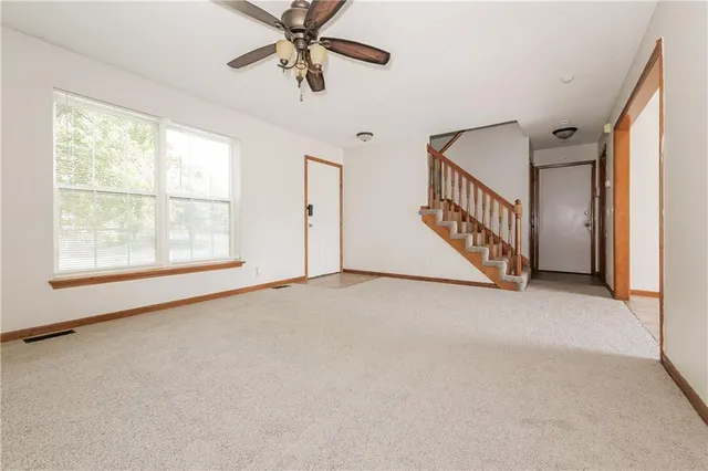 $1,945 | 809 East 15th Street, Kearney, MO 64060