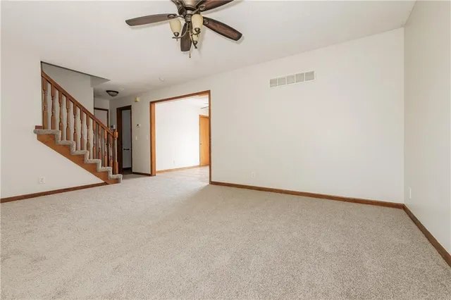 $1,945 | 809 East 15th Street, Kearney, MO 64060