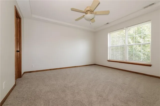 $1,945 | 809 East 15th Street, Kearney, MO 64060