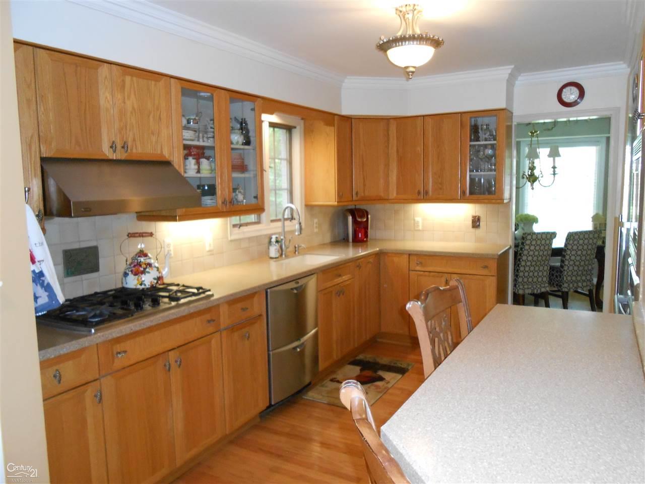 857 Hawthorne Road Grosse Pointe Woods, MI 48236 - Photo 3 of 44