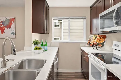 $499,950 | 12424 109th Court Northeast, Unit D304, Kirkland, WA 98034