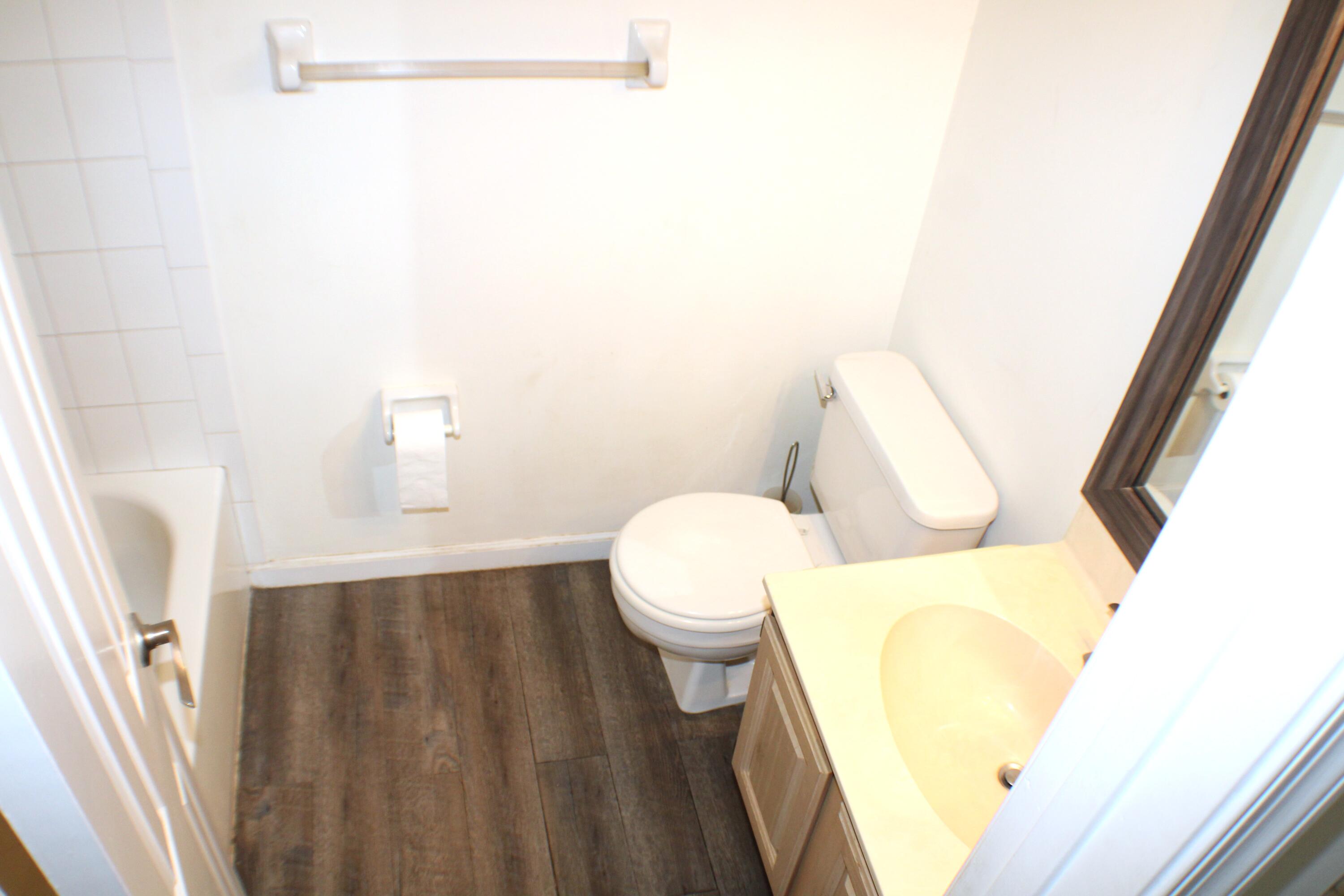 1082 Keystone Drive, Unit C Jupiter, FL 33458 - Photo 15 of 26 Bathroom 2