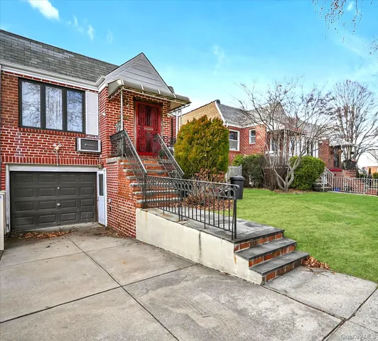 a view of a house with backyard and a tree