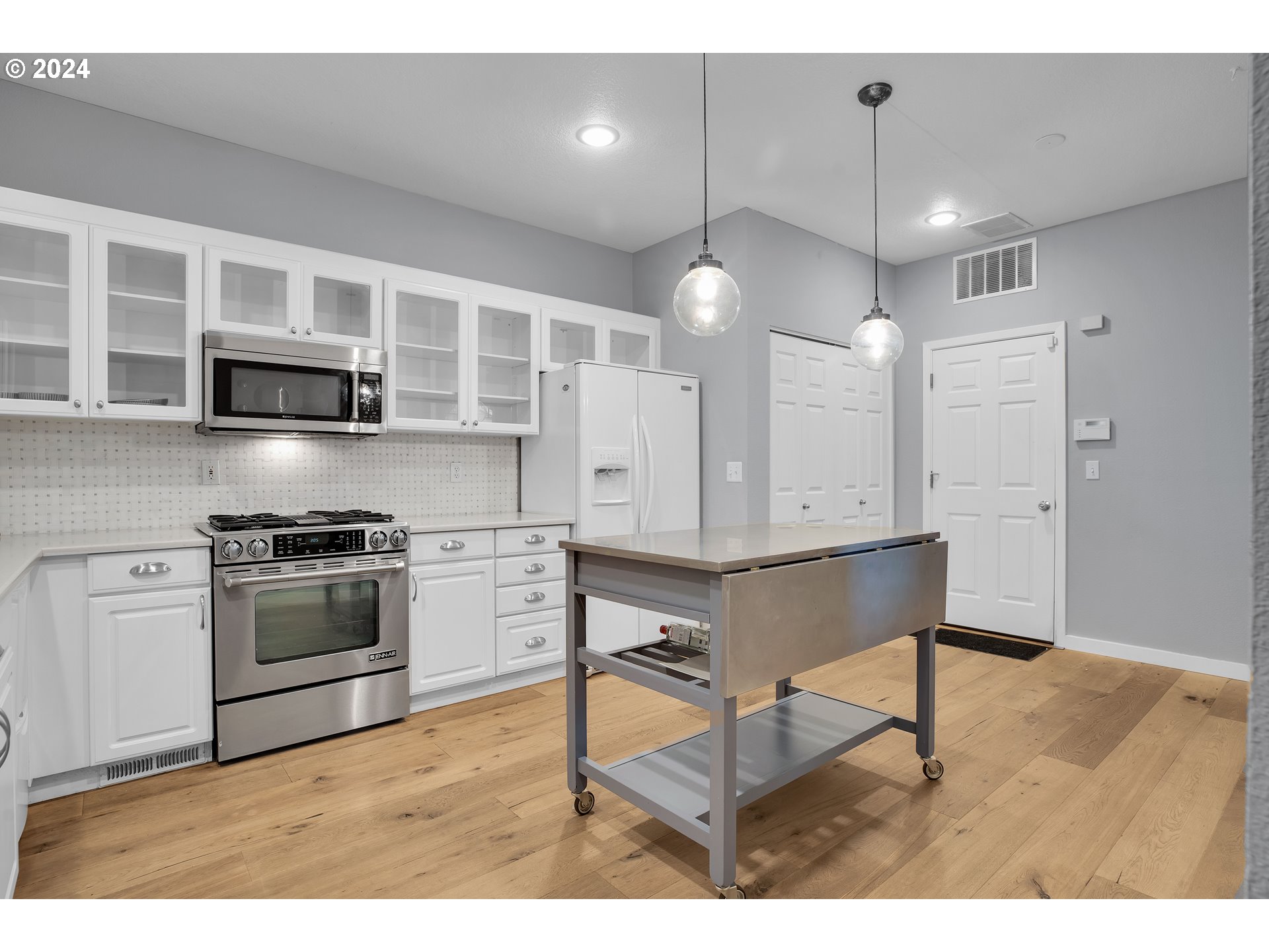 9835 Northwest Silver Ridge Loop Portland, OR 97229 - Photo 6 of 48 Gallery Image 6