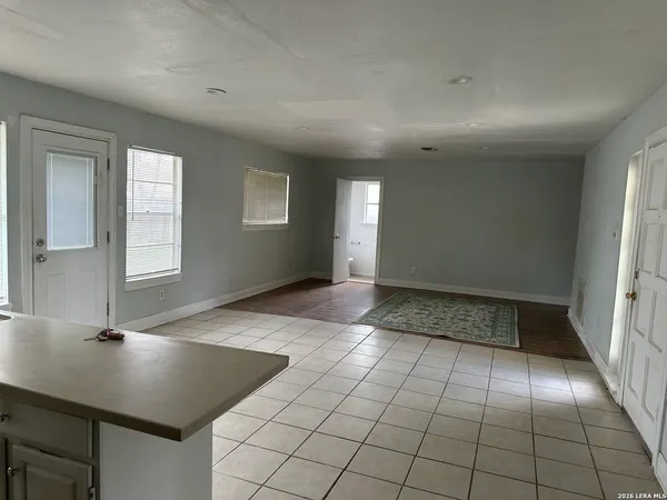 $1,295 | 4911 Longfellow Boulevard, San Antonio, TX 78217