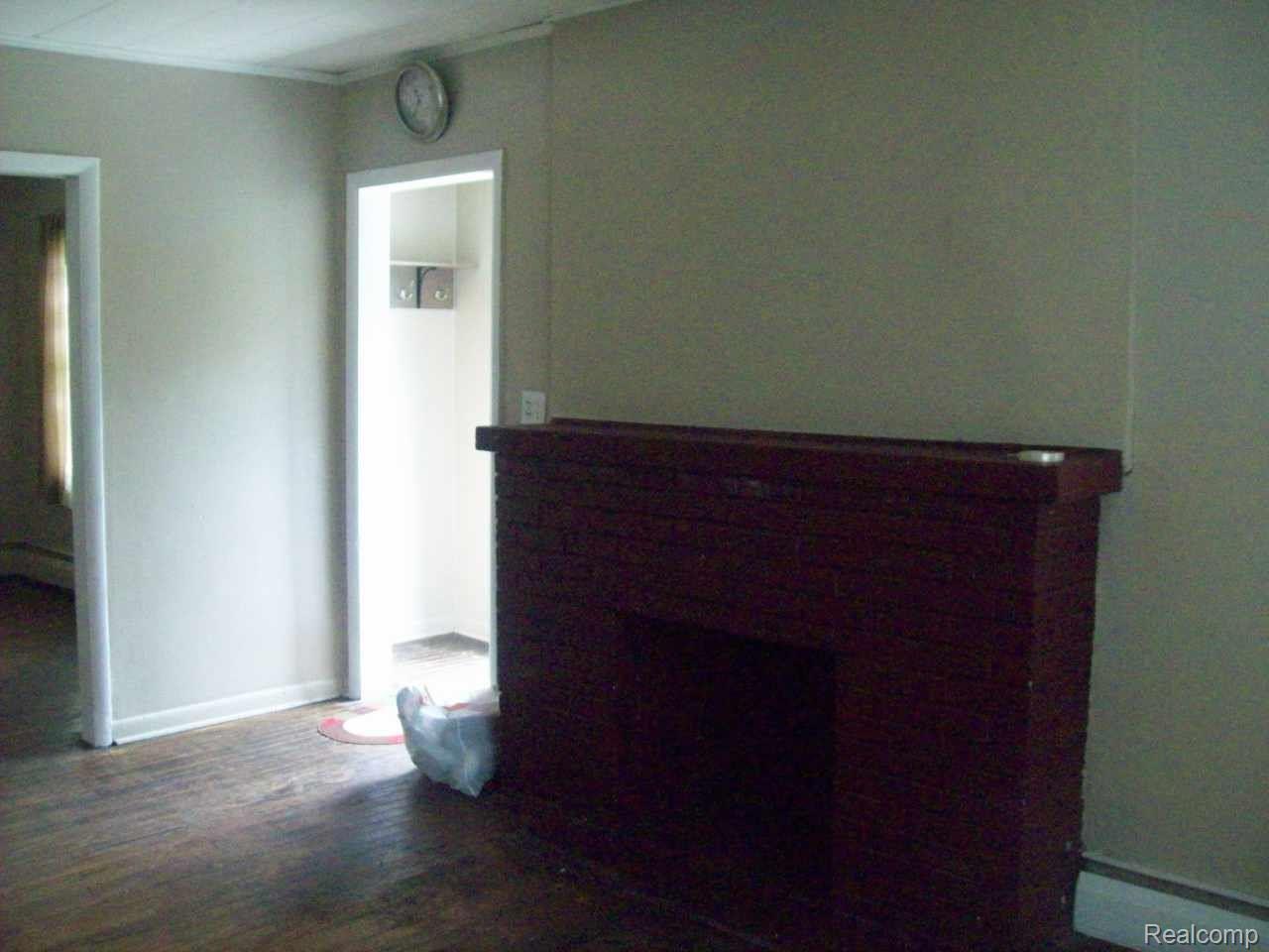 455 Jordon Road Pontiac, MI 48342 - Photo 4 of 17 LIVING ROOM
