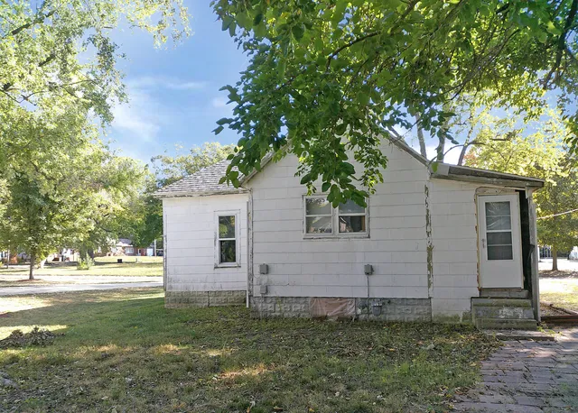 $16,500 | 405 Maple Street, Pana, IL 62557