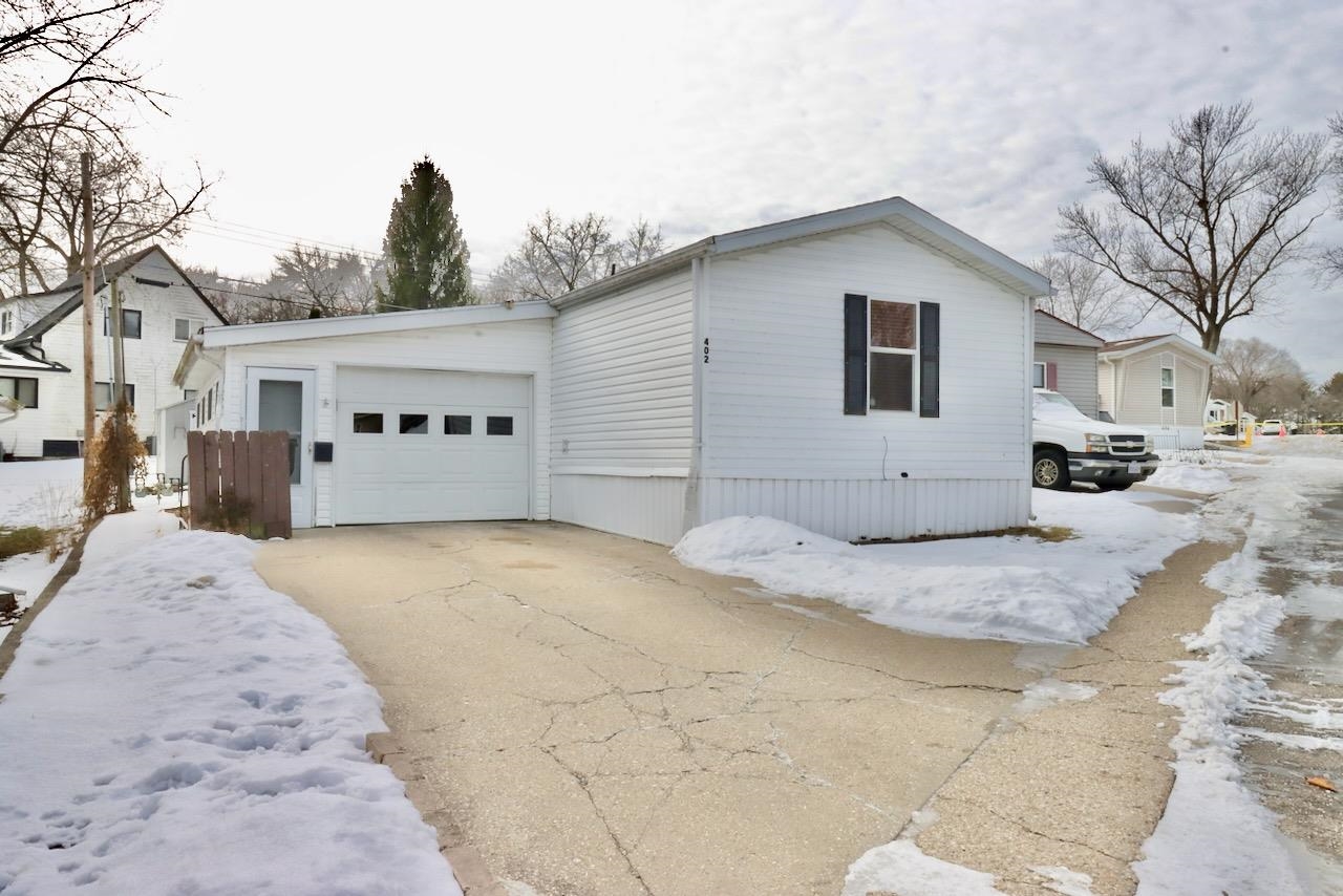 666 South Bluff Road, Unit 402 South Beloit, IL 61080 - Photo 3 of 17