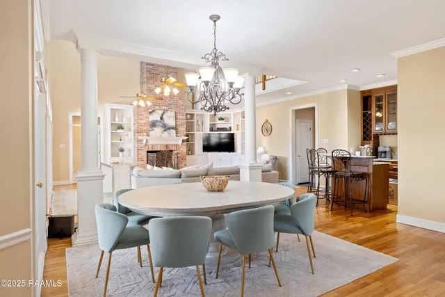 $670,000 | 9 Oak Place, New Iberia, LA 70563