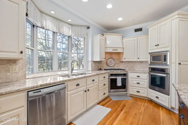 $670,000 | 9 Oak Place, New Iberia, LA 70563