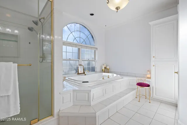 $670,000 | 9 Oak Place, New Iberia, LA 70563