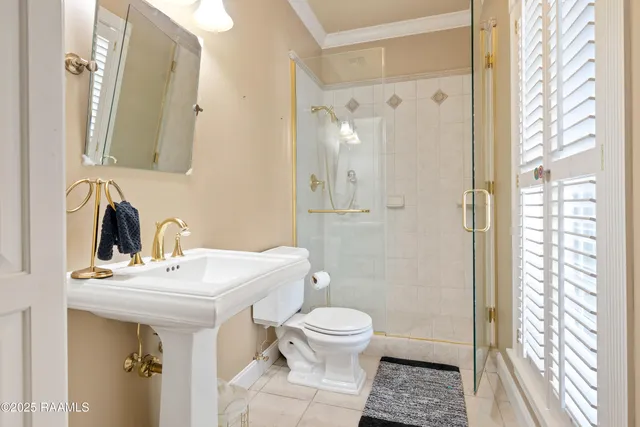 $670,000 | 9 Oak Place, New Iberia, LA 70563