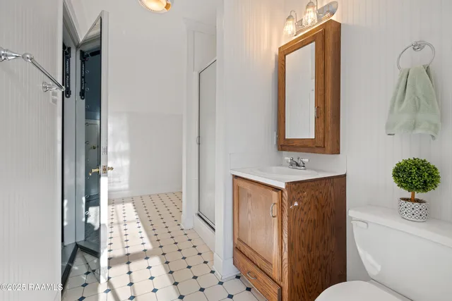 $670,000 | 9 Oak Place, New Iberia, LA 70563