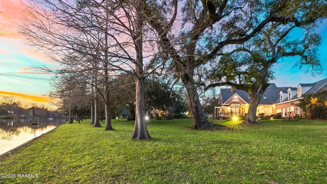 $670,000 | 9 Oak Place, New Iberia, LA 70563