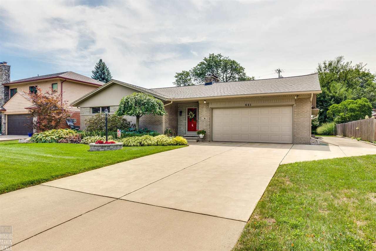 641 Roslyn Road Grosse Pointe, MI 48236 - Photo 27 of 27 31321525-26.JPG
