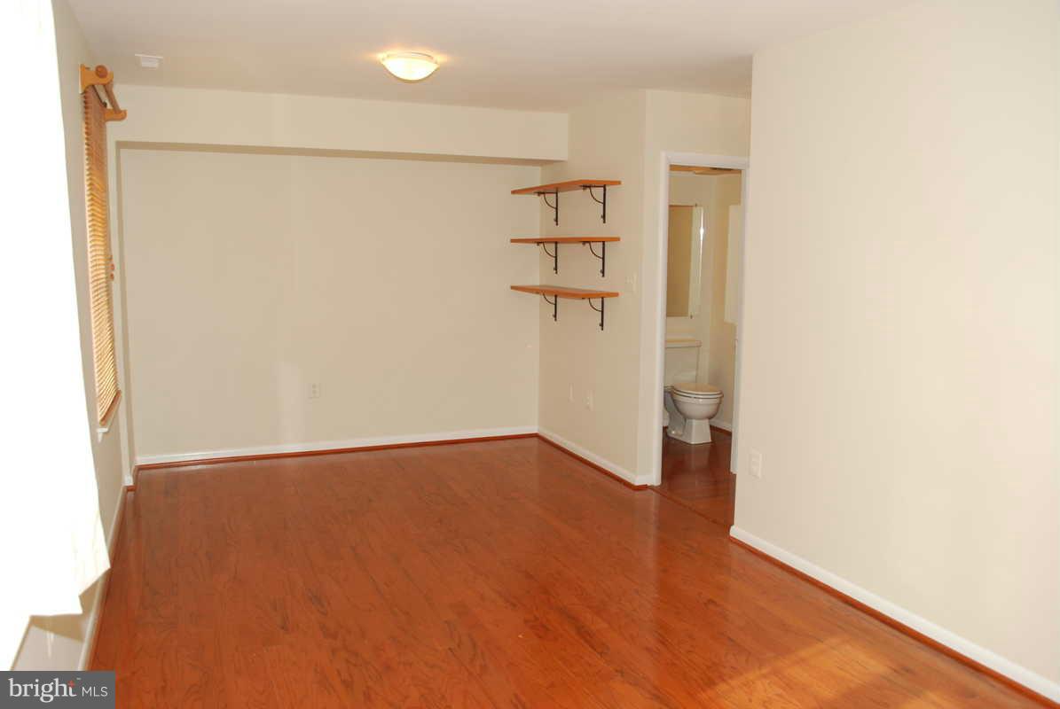 2220 Gunsmith Square Reston, VA 20191 - Photo 11 of 22 Living Room