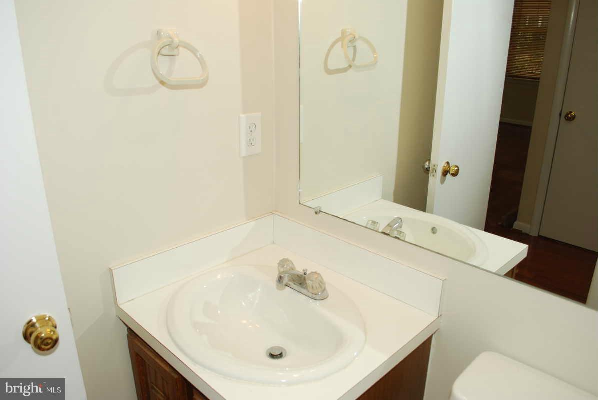 2220 Gunsmith Square Reston, VA 20191 - Photo 12 of 22 Bath
