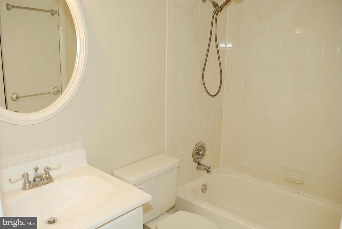 2220 Gunsmith Square Reston, VA 20191 - Photo 13 of 22 Bath (Master)