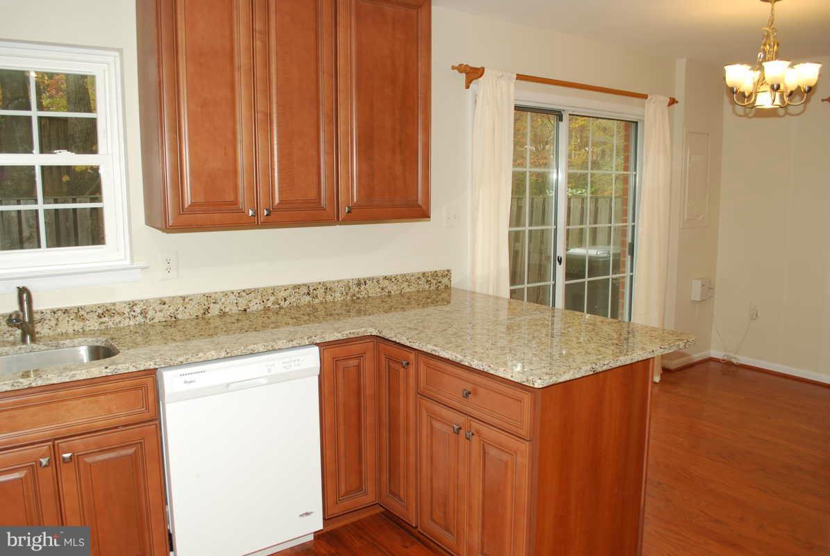 2220 Gunsmith Square Reston, VA 20191 - Photo 3 of 22 Kitchen