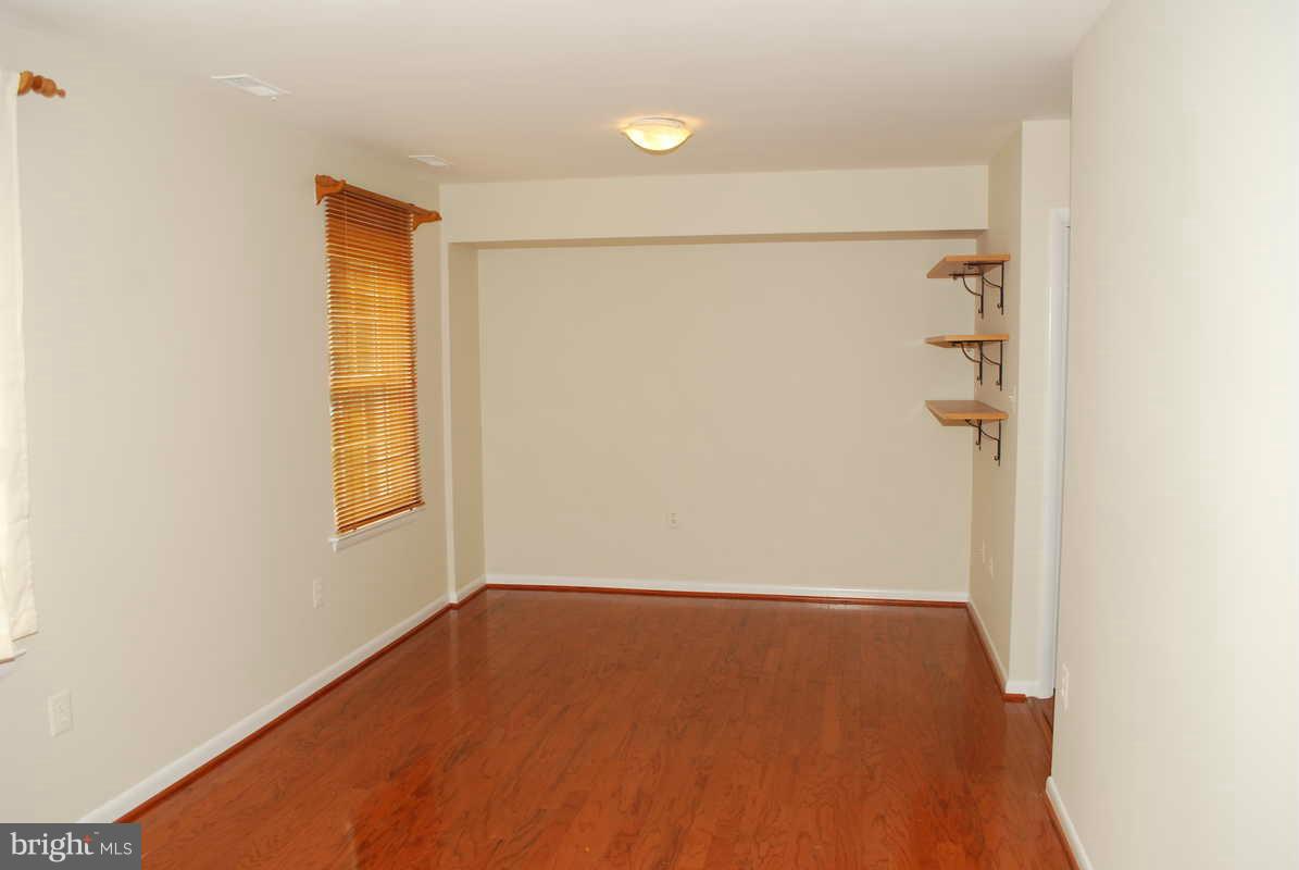 2220 Gunsmith Square Reston, VA 20191 - Photo 10 of 22 Living Room