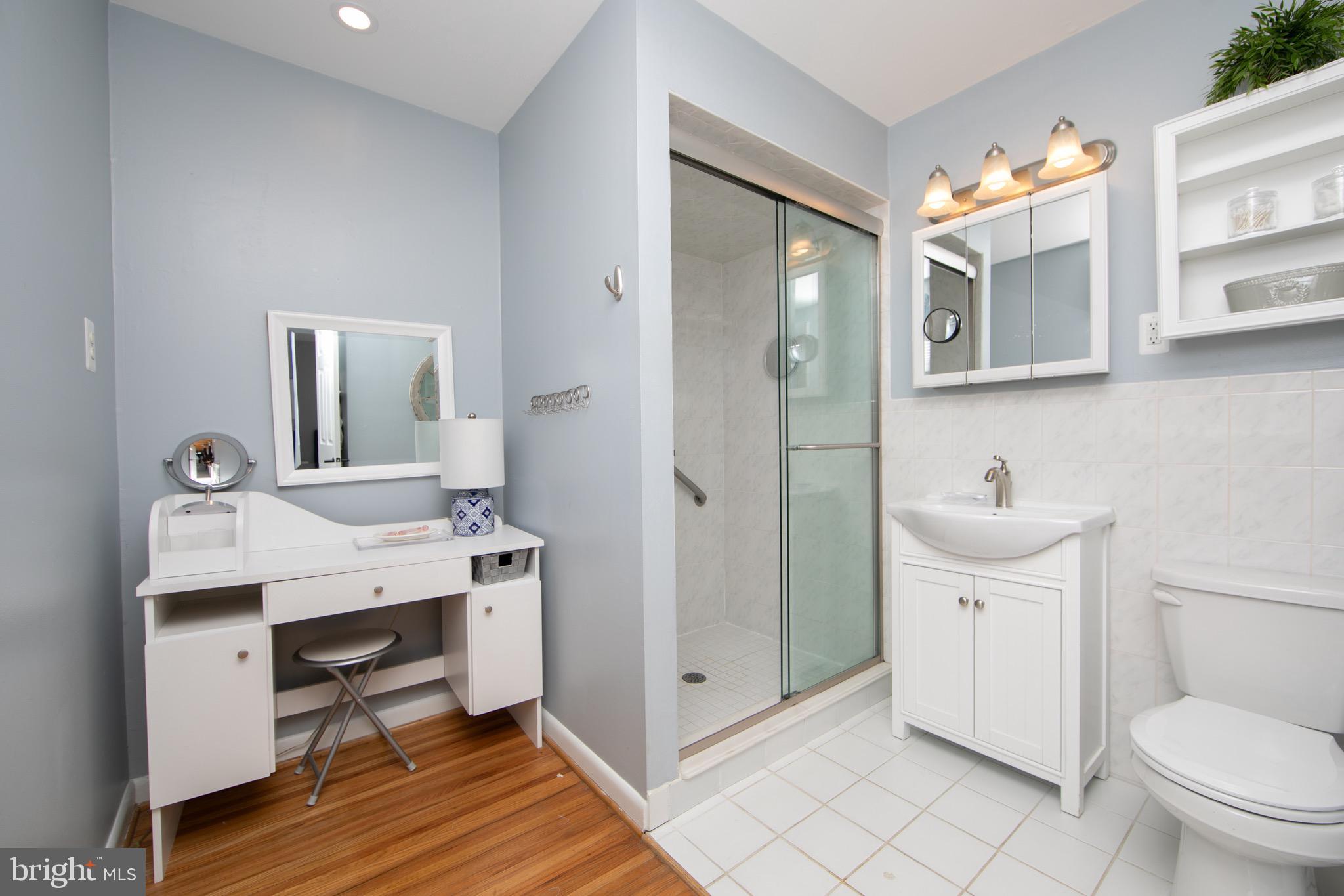 526 Covered Bridge Road Cherry Hill, NJ 08034 - Photo 17 of 40 Primary Bathroom